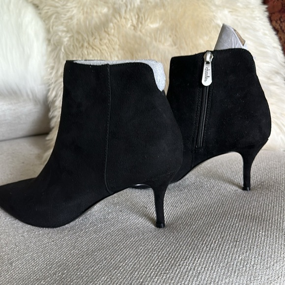 Charles by Charles David Accurate Bootie in Black Suede 7 Never Worn - Picture 6 of 6
